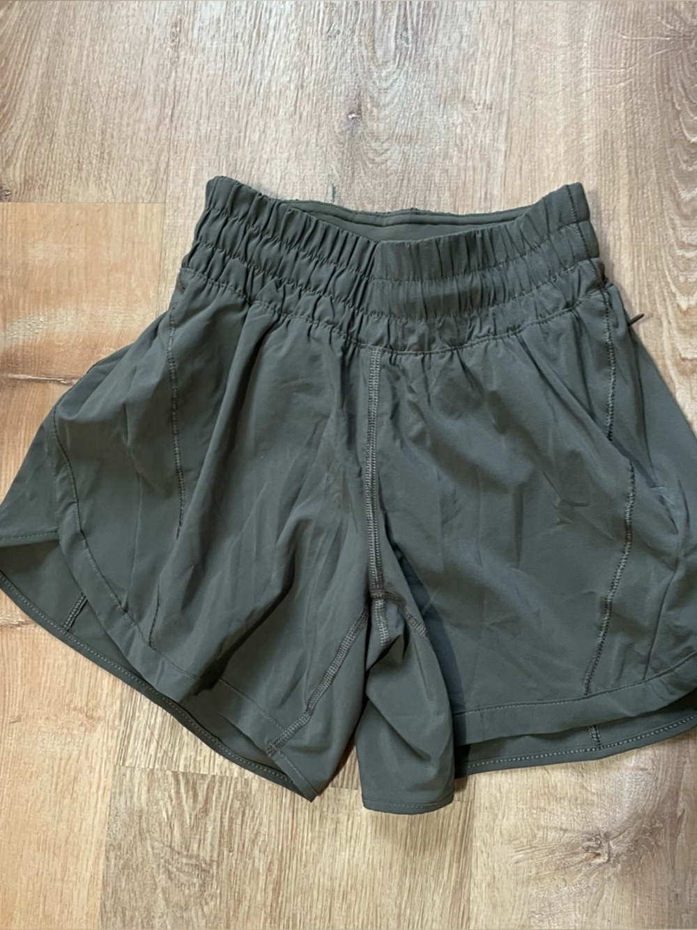 Like new lululemon track that 5” shorts